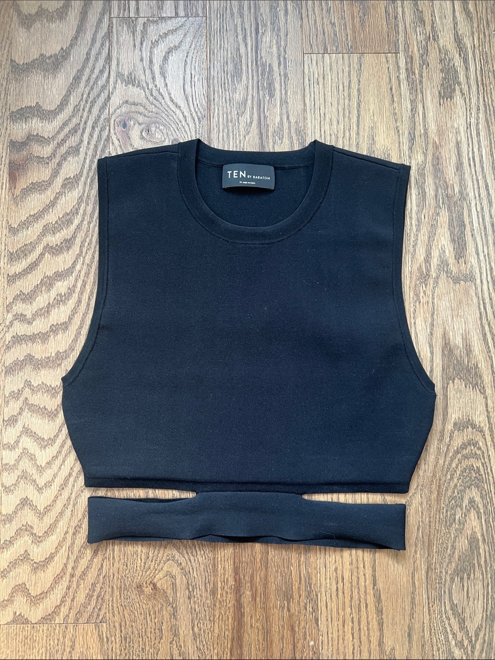 Barton: Black Sleeveless Crop Tank. Size M